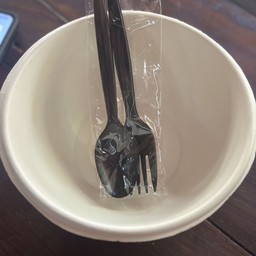 ชุดถ้วยช้อนส้อม