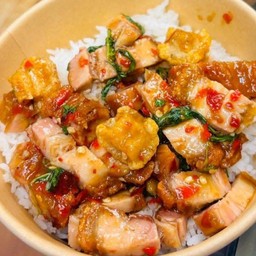 กะเพราหมูกรอบ