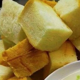 ขนมปังนึ่งเปล่าๆ