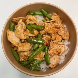 หมูชิ้นผัดพริกแกง