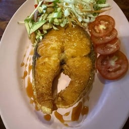 แซลม่อนทอดราดน้ำปลา