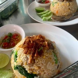 แวะก่อนฮาลาล เตี๋ยวเนื้อ ทะเล จานด่วน ผัดไทย หอยทอด ตลาดทองหลาง