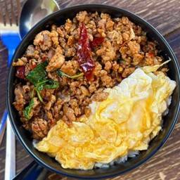 กระเพราหมูสับไข่ข้น