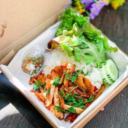 ข้าวกะเพราไก่กรอบ