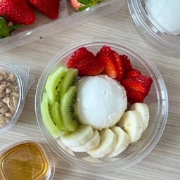 กรีกโยเกิร์ต กีวี่ , สตรอเบอร์รี่ , กล้วย