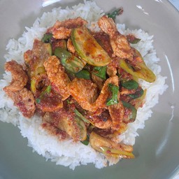 ผัดพริกแกงหมู