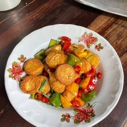 เต้าหู้ไข่ผัดพริกสามสี