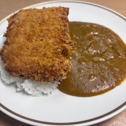 ข้าวแกงกะหรี่ หมูทอดทงคัตสึ