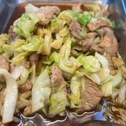 ข้าวราด ผัดกะหล่ำปลีหมูชิ้น