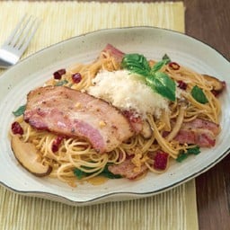 สปาเก็ตตินี่เบคอนผัดพริกกระเทียม