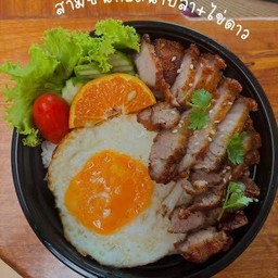 ข้าวหมูทอดไข่ดาว
