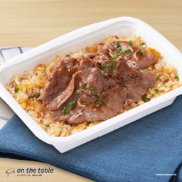 ข้าวผัดกระเทียมหมูย่างโชยุ