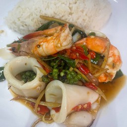 ข้าวผัดฉ่ากุ้ง+ปลาหมึก