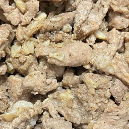 หมูผัดกระเทียมพริกไทยราดข้าว