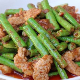 ผัดพริกแกงหมู