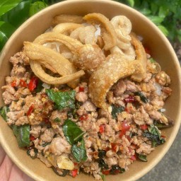 กระเทียมGarlicHouse แบรนเดียวกับโคตรกะเพราเจ้าเก่ารังสิต สาขาเลียบคลองสาม