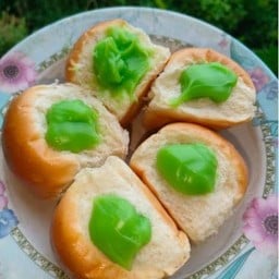 ขนมปังไส้สังขยา