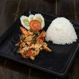 ข้าวกะเพราไก่ชิ้น