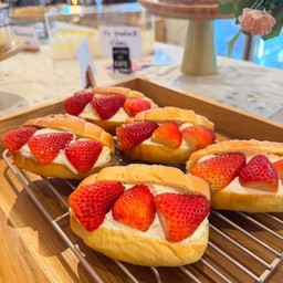 Shiopan สตอเบอรี่ครีมสด