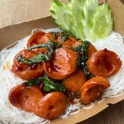 หมี่เพราไส้กรอกหนังกรอบ