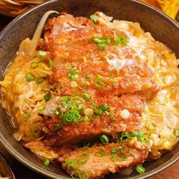 คัตสึด้ง ข้าวหน้าไก่ทอดราดไข่..ซอสญี่ปุ่น