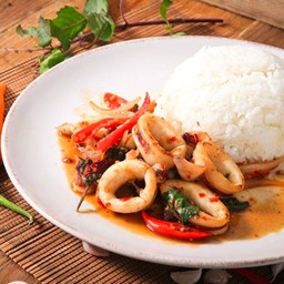 กระเพราปลาหมึก