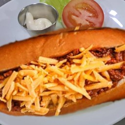 Hotdog with Cheese & Chilli