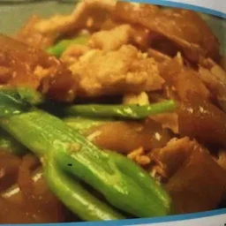 Fried Big Noodles with Soy Sauce