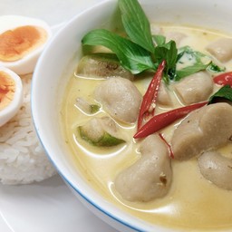 แกงเขียวหวานลูกชิ้นปลา+ข้าวไขยางมะตูม