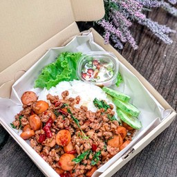 ข้าวกะเพราหมูไส้กรอก