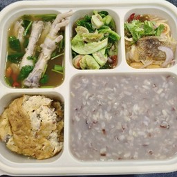 box set สุดคุ้ม 3(super ขาไก่/ยำปลาสลิด/แขนงไฟแดง/ไข่เจียวหมูสับปลาเค็ม/ข้าวต้มแดง 1 ถุง)