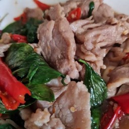 ผัดใบโหระพา