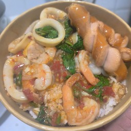 กะเพราทะเล ราดข้าว