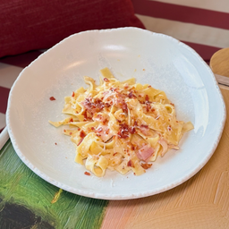 เฟตตูชินี คาโบนาร่า