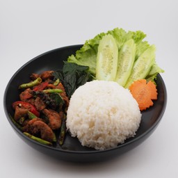 ข้าวผัดพริกแกงไทย