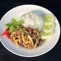 ข้าวกะเพราหน่อไม้