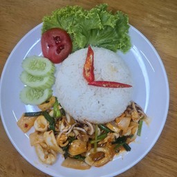 ข้าวหมึกผัดไข่เค็ม