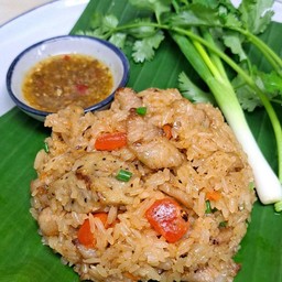 ข้าวผัดไข่ใส่หมู