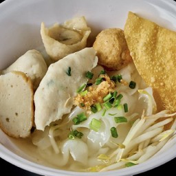 ใหญ่น้ำใส