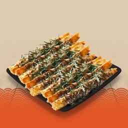 [LM] เกี๊ยวซ่าสติ๊กไส้ไก่ หน้าทาโกะยากิ 8 ชิ้น