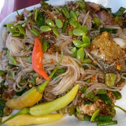 ยำขนมจีน