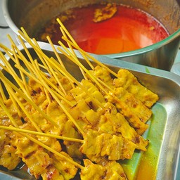 หมู 60 ไม้  ( แถมฟรี ขนมปัง 6 แผ่น )