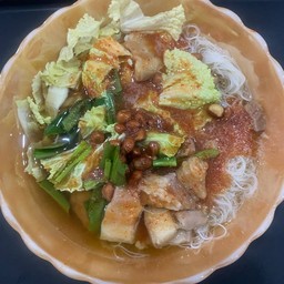 เส้นหมี่น้ำหมู สุดใจ