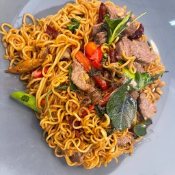 ผัดมาม่าขี้เมา เนื้อ