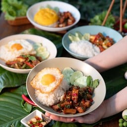 กะเพราหมูกรอบ