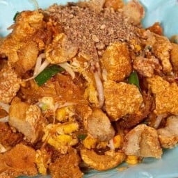 ผัดไทย ยำแซ่บ ครัวหลังบ้าน1015