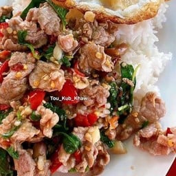 ข้าวกพเพราเนื้อ