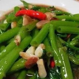 Morning-Glory Vine Fried in Garlic ,Chili and Bean Sauce