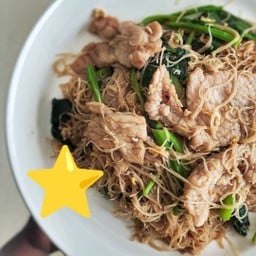 เคี้ยงราดหน้า ต้นสน(เจ้าเก่าบรรทัดทอง ตลาดสวนหลวง) ต้นสน