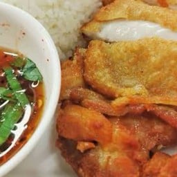 หมู&ไก่กรอบทอดน้ำปลาน้ำจิ้มแจ่ว